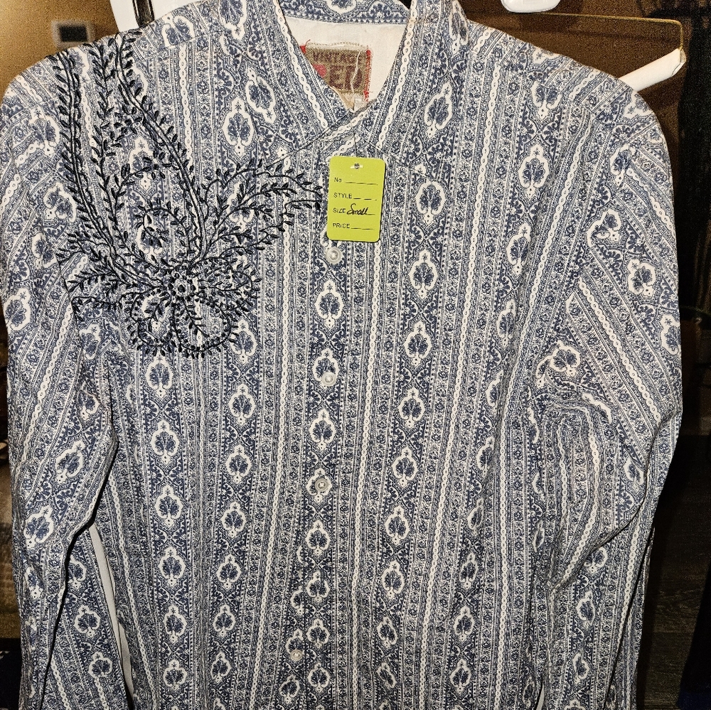 💰 Vintage Red Brand Mens Shirt Long Sleeve Size Small. BOGO DEAL.